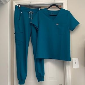 Pacific Blue Scrub set- Catarina Scrub Top and Zamora Joggers- Size S